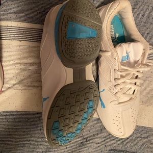 Womens Puma 7.5